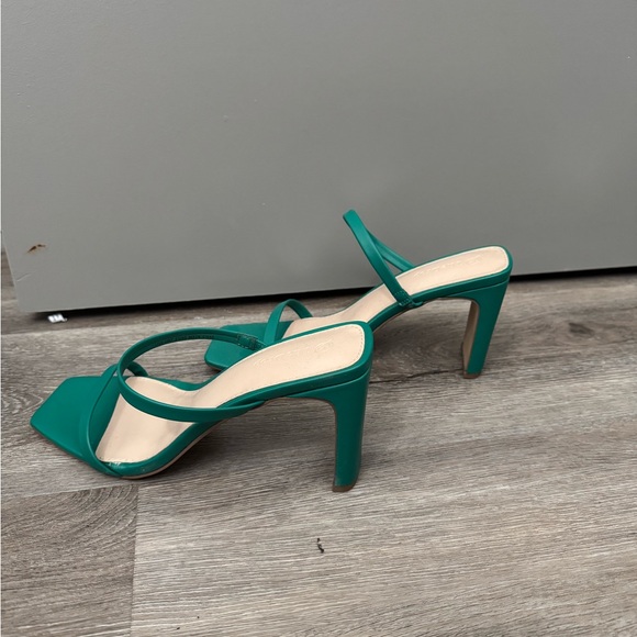 The Drop Green Heels - Picture 1 of 2